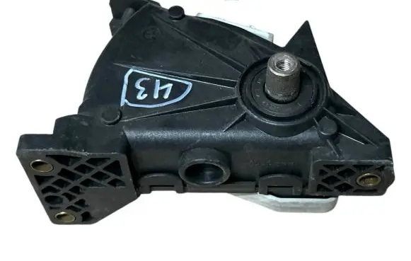 Volvo V70 Accelerator throttle pedal 6PV00853702 30636005