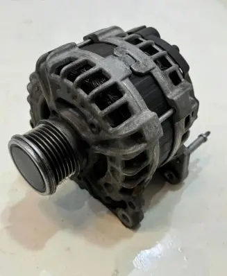 Skoda Superb B8 (3V) Generator/alternator 04L903021G
