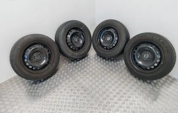Renault Clio IV R15 steel rim 