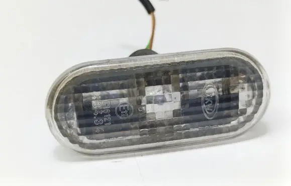 Volkswagen PASSAT B5 Front fender indicator light 1J5949117A