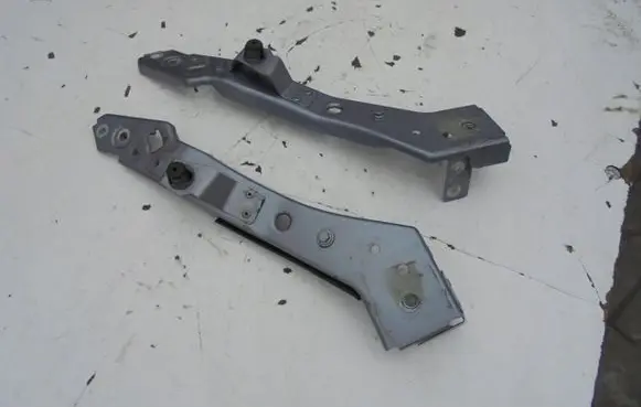 Renault Megane III Headlight/headlamp mounting bracket 