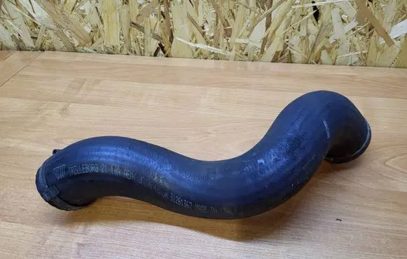 Intercooler hose/pipe