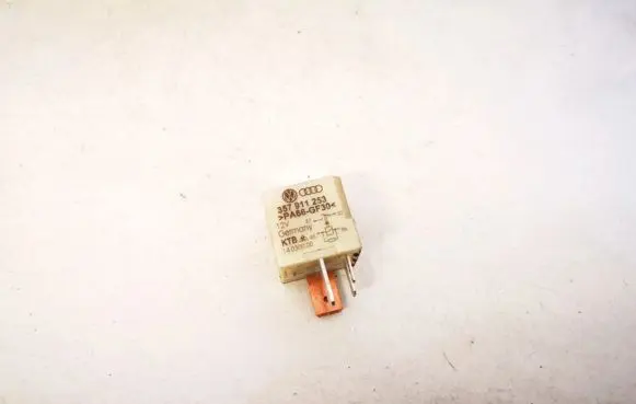 Volkswagen Polo IV 9N3 Other relay 357911253