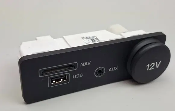 Jaguar XF X260 USB socket connector FK7219C166BC 15083120560X