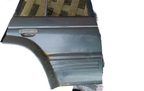 Mitsubishi Pajero Rear door