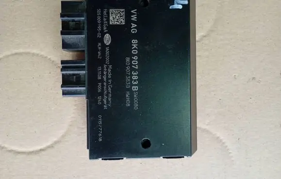 Audi A4 S4 B8 8K Tow bar trailer control unit/module 8K0907383B 5DS00999502