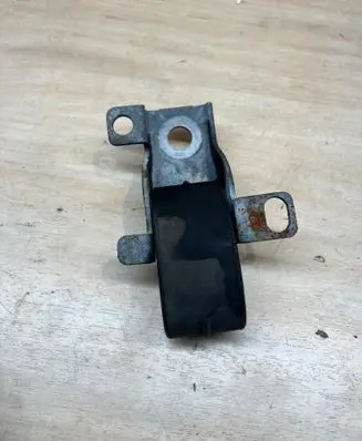Volvo XC90 Muffler mount bracket/holder 31478512