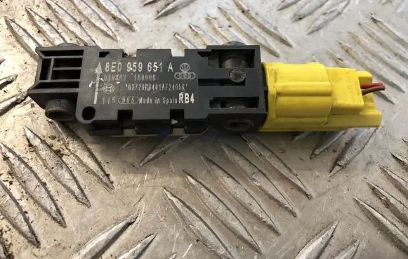 Audi A4 S4 B6 8E 8H Airbag deployment crash/impact sensor 8E0959651A 180906 019883