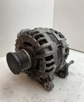 Volkswagen Scirocco Generator/alternator 03L903023K