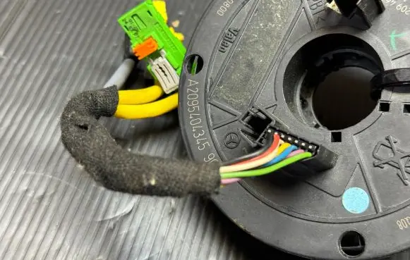 Mercedes-Benz CLK A209 C209 Steering wheel axle A2094640418 A2095404345