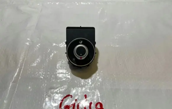 Alfa Romeo Giulia Wing mirror switch
