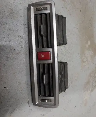 Subaru Outback (BS) Dash center air vent grill U12A22