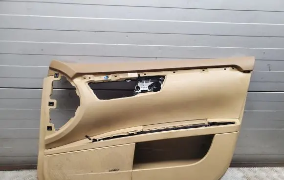 Mercedes-Benz S W221 Front door card panel trim A221720