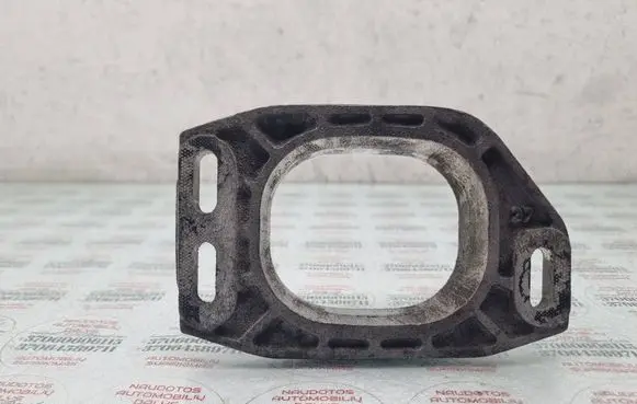 Audi A4 S4 B5 8D Engine mounting bracket 8D0199335P