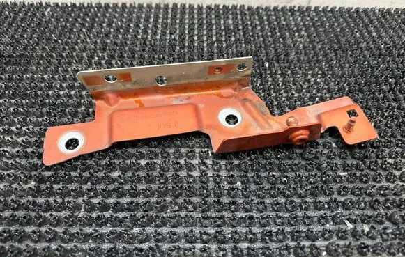Renault Captur Fender mounting bracket 631235481R