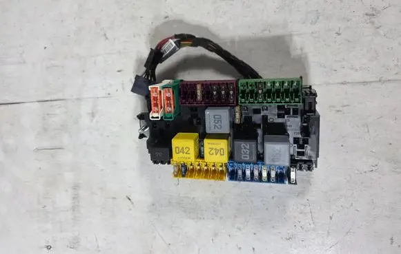 Mercedes-Benz Vito Viano W447 Fuse module A2469067100 33271312 708004