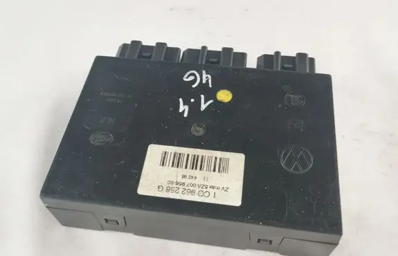 Volkswagen Golf IV Comfort/convenience module 1CO962258G