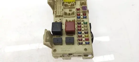 Toyota Avensis Verso Fuse module 8922144030