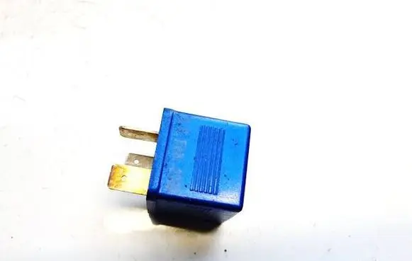 Volkswagen PASSAT B5.5 Other relay 8a0951253 899587