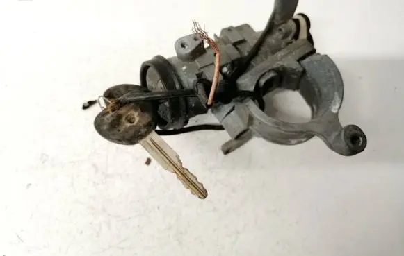 Mitsubishi Carisma Ignition lock