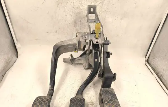 Audi A4 S4 B5 8D Pedal assembly 8D1721117D