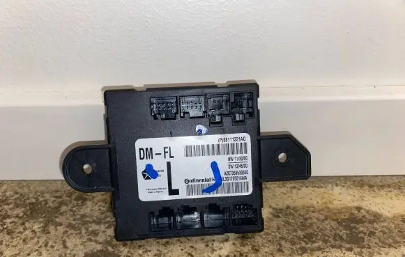 Jeep Cherokee Door control unit/module 68111321AG P68111321AG