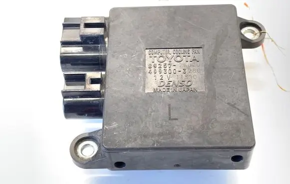 Lexus IS III XE30 Fan control module 8925726020