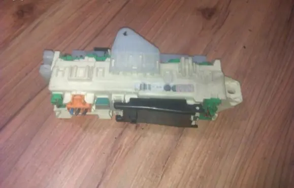 Mazda 323 Fuse box set 4j12a