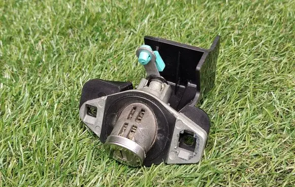 Loading door lock