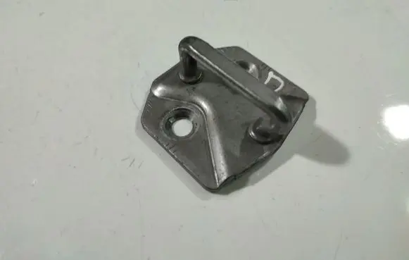 Ford Focus Front door lock loop/hook striker AM5AA21982AA