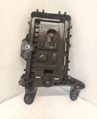 Volkswagen Golf V Battery tray 1KM915333