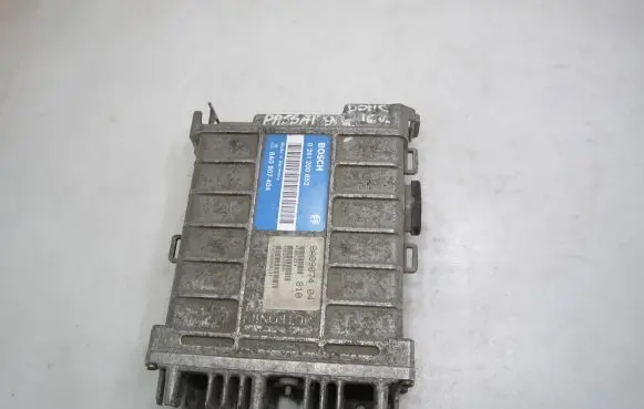 Volkswagen PASSAT B3 Engine control unit/module 8A0907404 0261200852