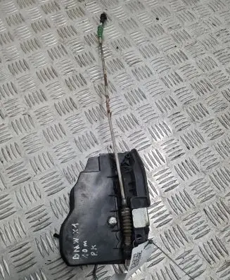 BMW X1 E84 Front door lock 7202145