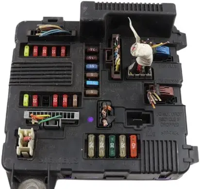 Renault Megane II Fuse module 8200306032C S118399200F