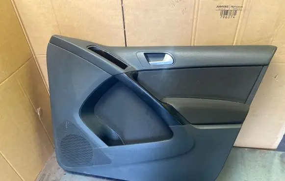 Volkswagen Tiguan Front door card panel trim 5N0867012 JCL1487206