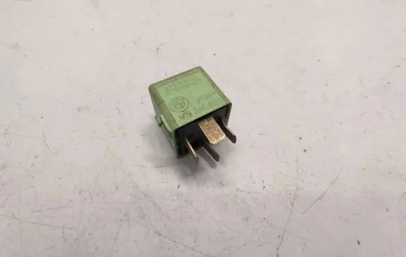 BMW 7 E38 Fuel pump relay 8366600 61368366600 12631735424