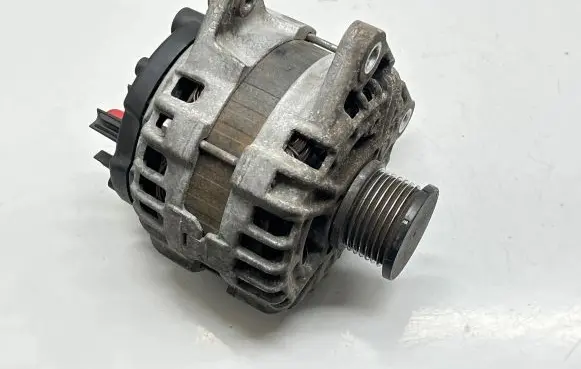 Renault Megane IV Generator/alternator 231004BE0B F000BL0814 14V80150A