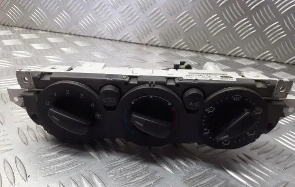 Ford Focus Interior fan control switch 7M5T-19980-AA