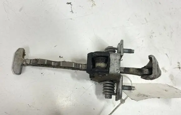 Opel Vectra C Front door check strap stopper
