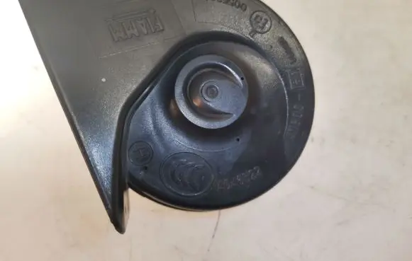 BMW 3 E36 Horn signal 715942005
