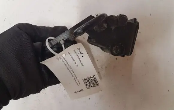 Audi A6 S6 C6 4F Front door lower hinge 8E0831412E