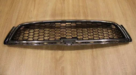 Chevrolet Captiva Front bumper upper radiator grill