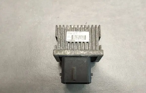 Peugeot 3008 I Glow plug pre-heat relay 9663824880 AV6112A343BA