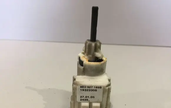 Volkswagen Transporter - Caravelle T5 Brake pedal sensor switch 8E0927189B