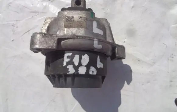 BMW 5 F10 F11 Engine mount bracket 6777371