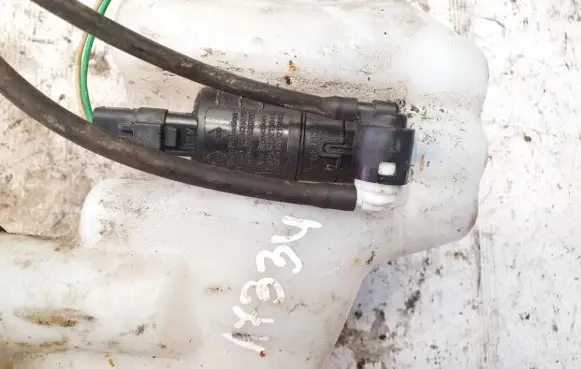 Renault Clio II Windscreen/windshield washer pump 7700431079 7700430702
