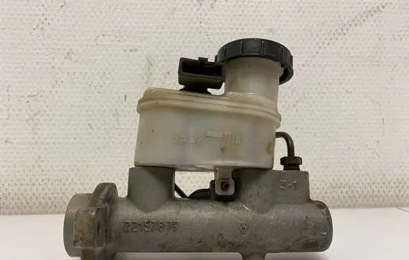 Nissan Almera N16 Master brake cylinder 22157879