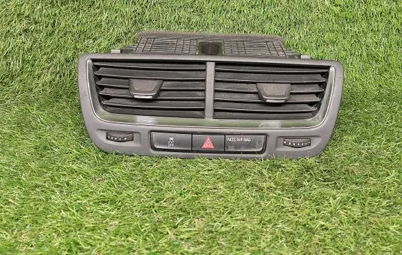 Buick Encore I Dash center air vent grill 95437804
