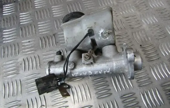 Mazda 626 Master brake cylinder