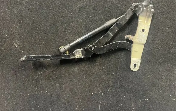 Chevrolet Camaro Tailgate/trunk/boot hinge 23367129